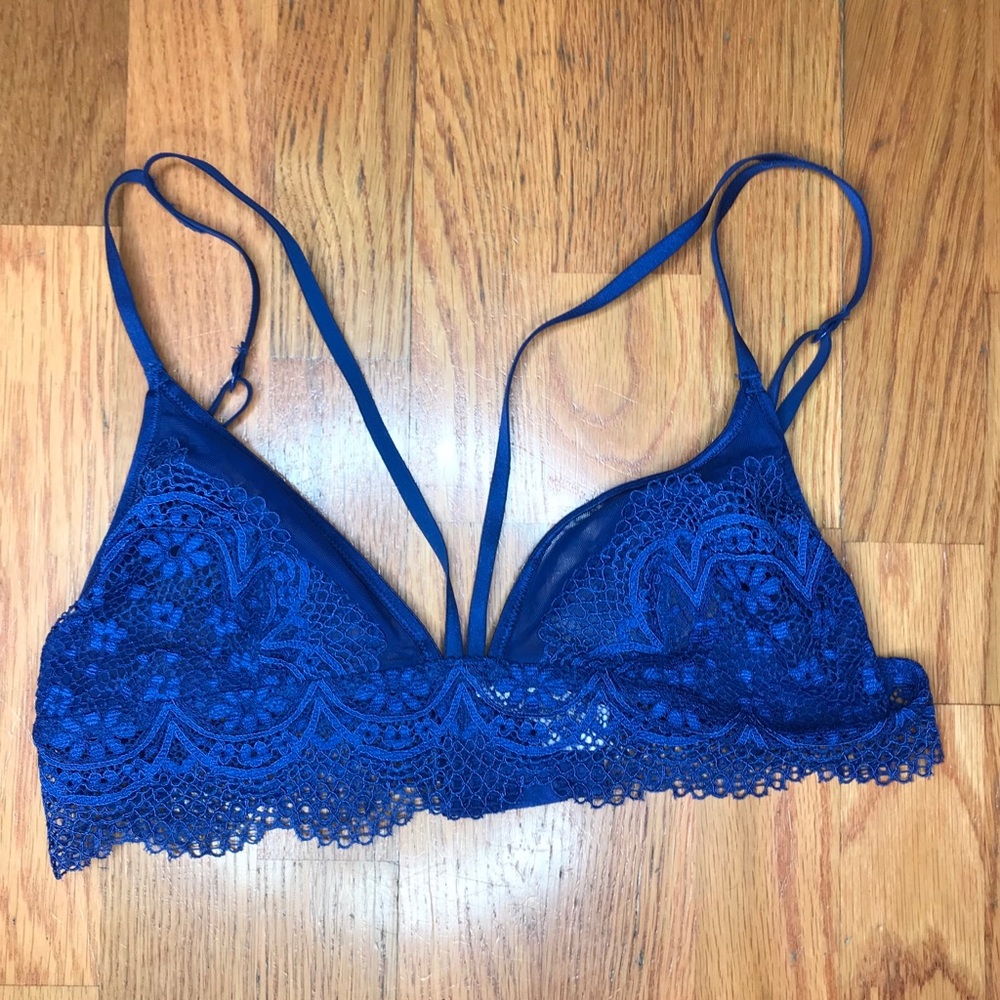 NWOT Victoria’s Secret Strappy Lace Bralette